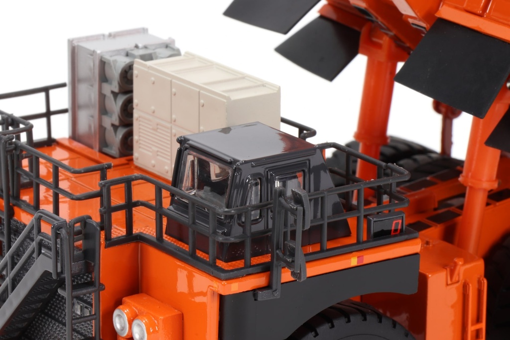 Hitachi EH5000 AC-3 dumptruck 1:87